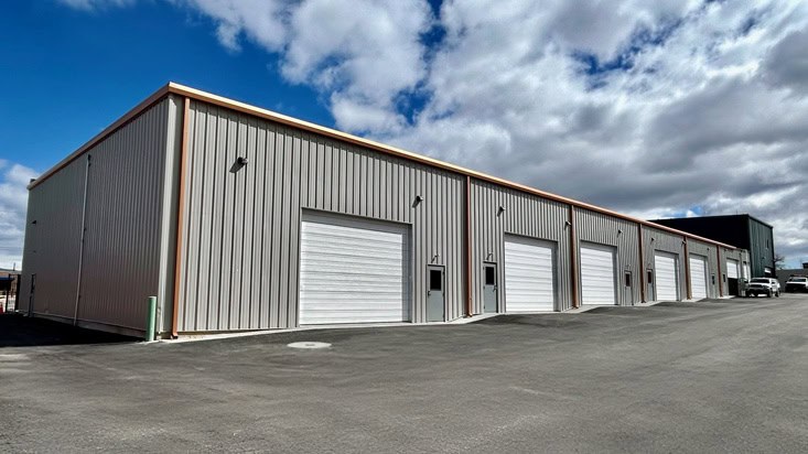 Small bay industrial building on Long Island with roll-up drive-in doors